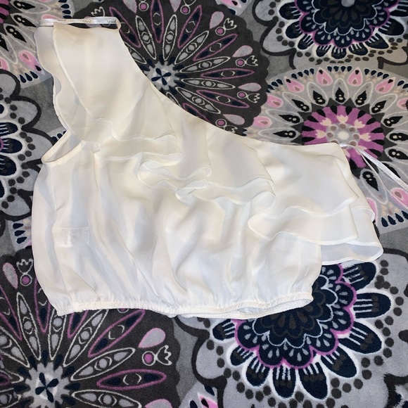 White ruffle one shoulder crop top - Picture 3 of 6